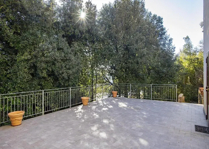 Mansion In With Pool & Terrace Citerna